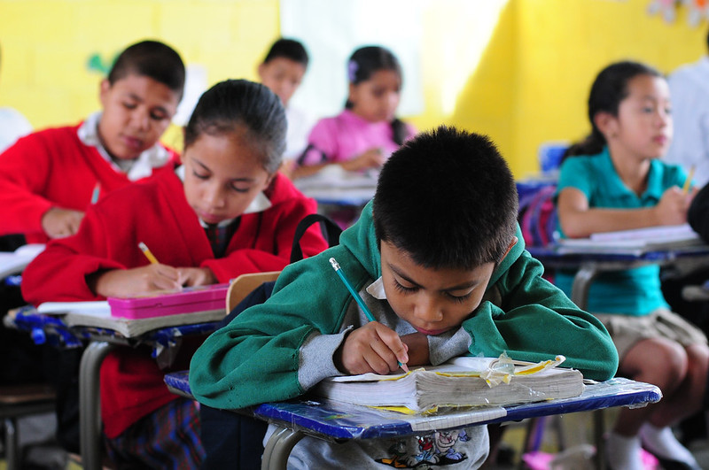 Urge una revolución educativa en Guatemala