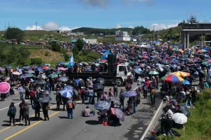 Alcaldes indígenas decidirán acciones ante la crisis institucional